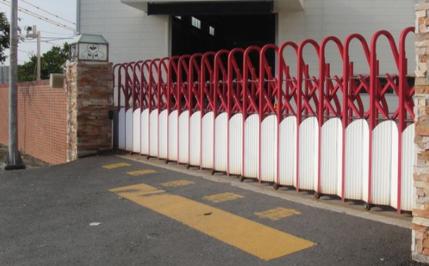 選用南京電動門提高安全可靠度